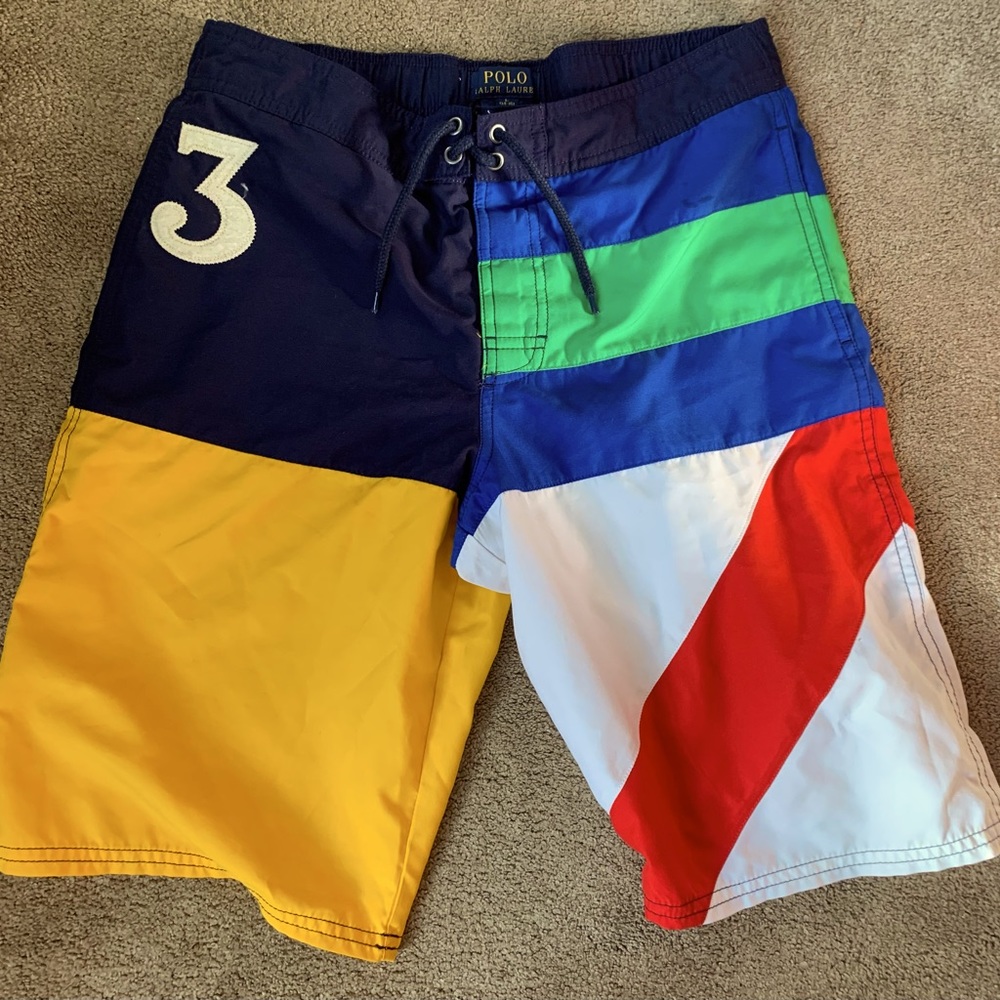 Swim/land shorts. Perfect for the beach. Size small in mens.
